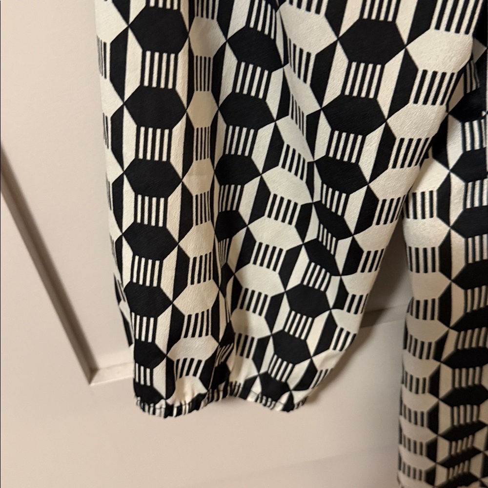 LOFT Monochrome Patterned Blouse - Picture 3 of 4